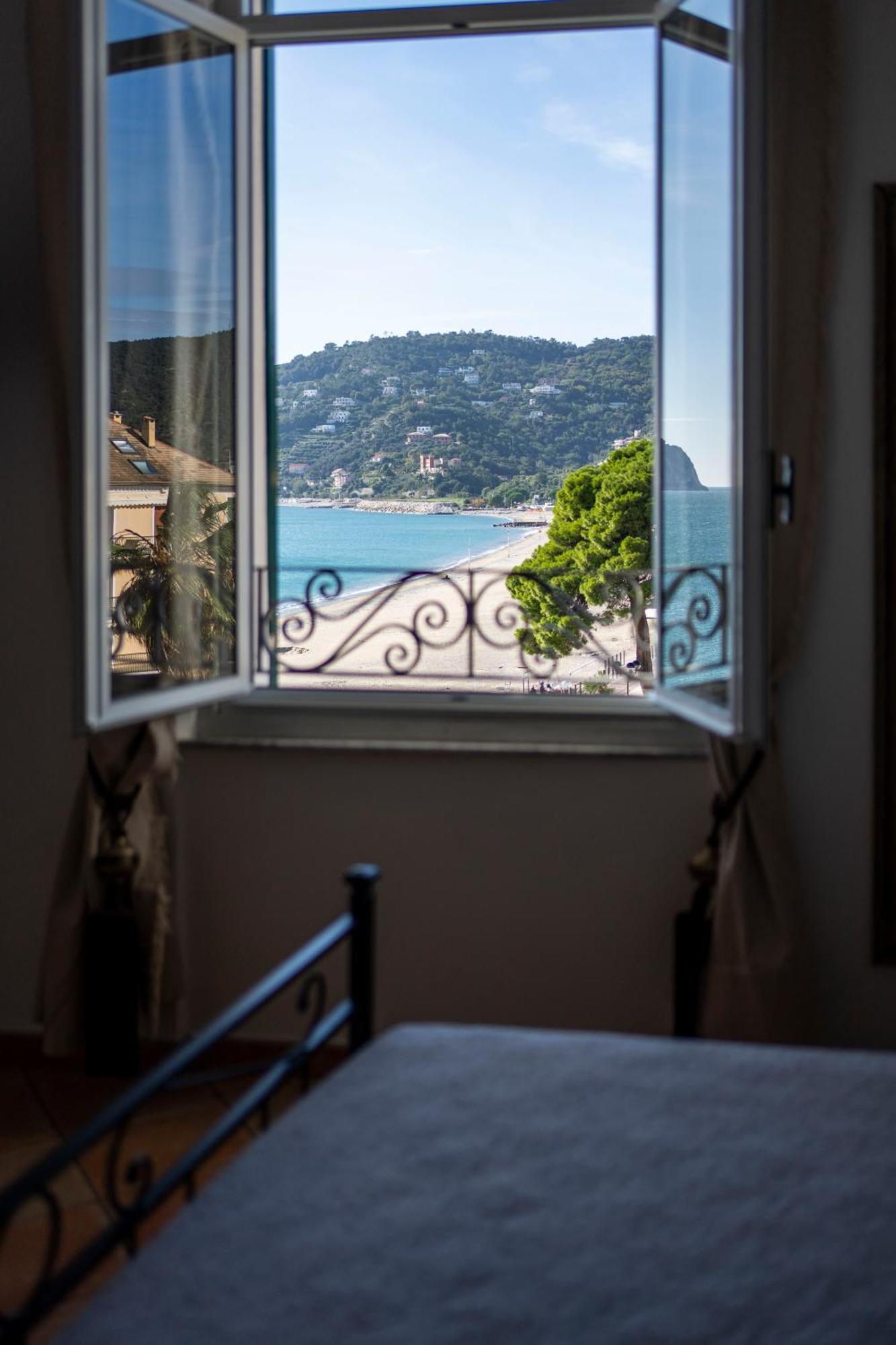 Hotel Miramare Spotorno Ngoại thất bức ảnh